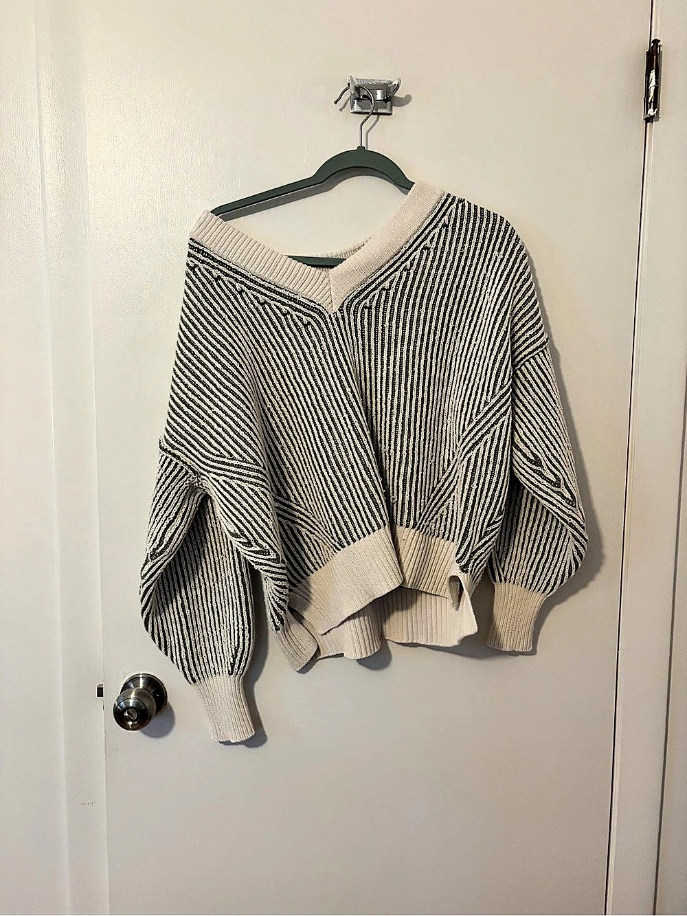 Aerie Striped V-Neck Sweater in Gray & White Size XXS Like New